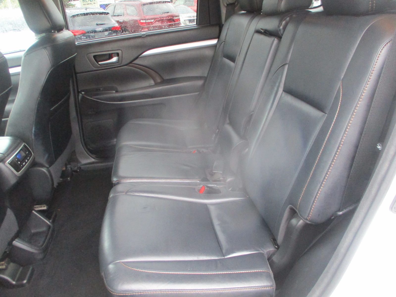 2017 Toyota Highlander photo 6
