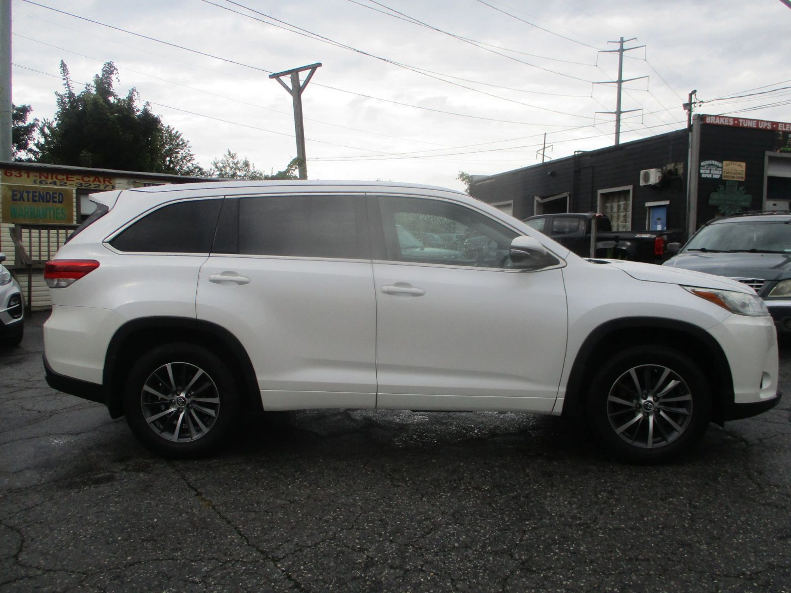 2017 Toyota Highlander photo 4