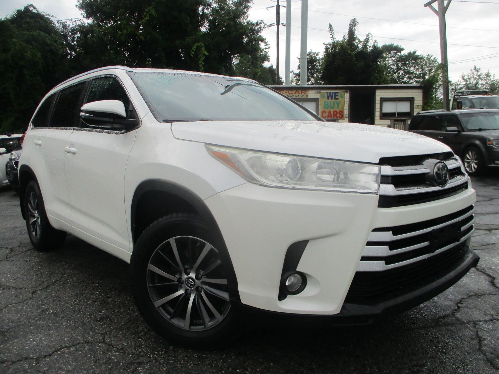 2017 Toyota Highlander photo 1