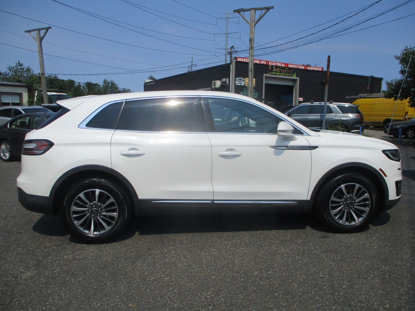 2020 Lincoln Nautilus photo 2